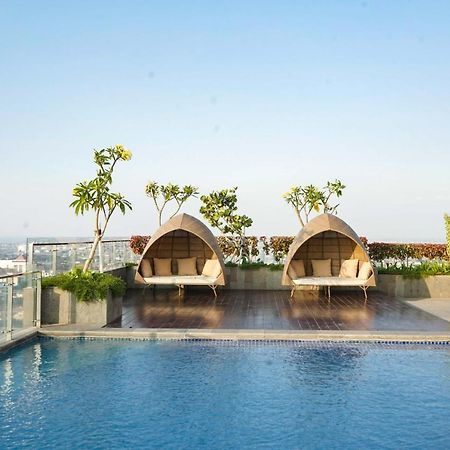 Louis Kienne Hotel Pemuda Semarang Exteriör bild