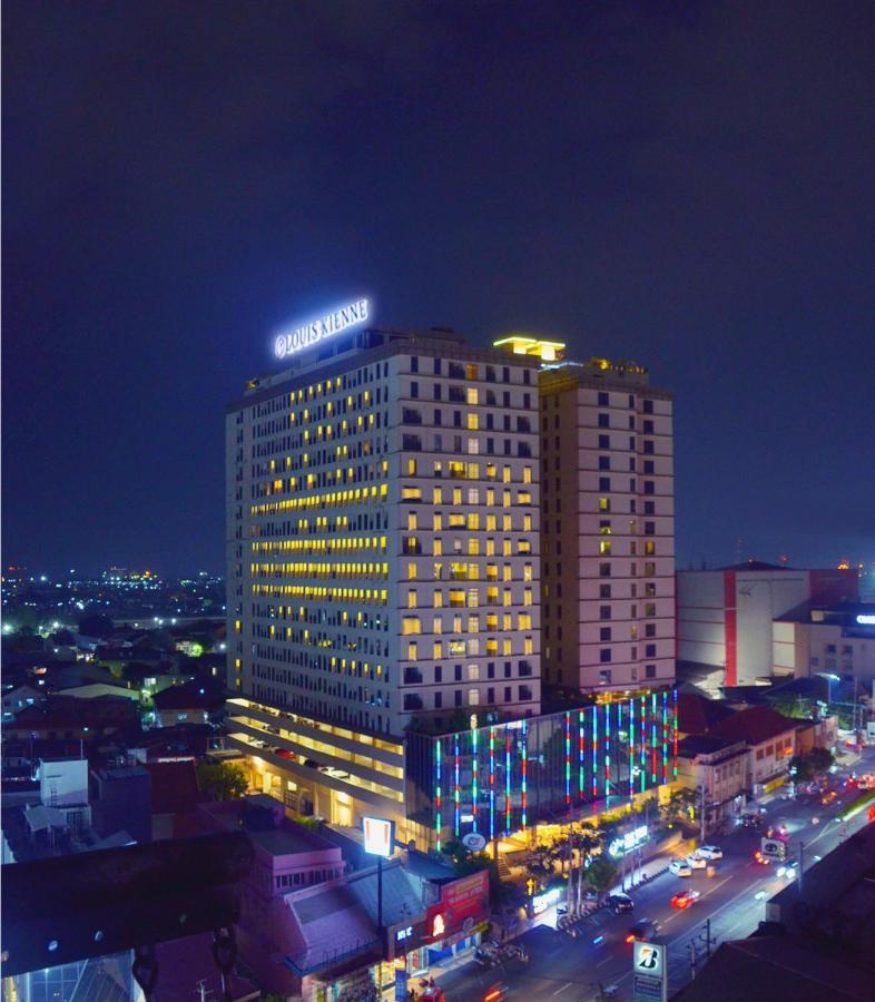 Louis Kienne Hotel Pemuda Semarang Exteriör bild