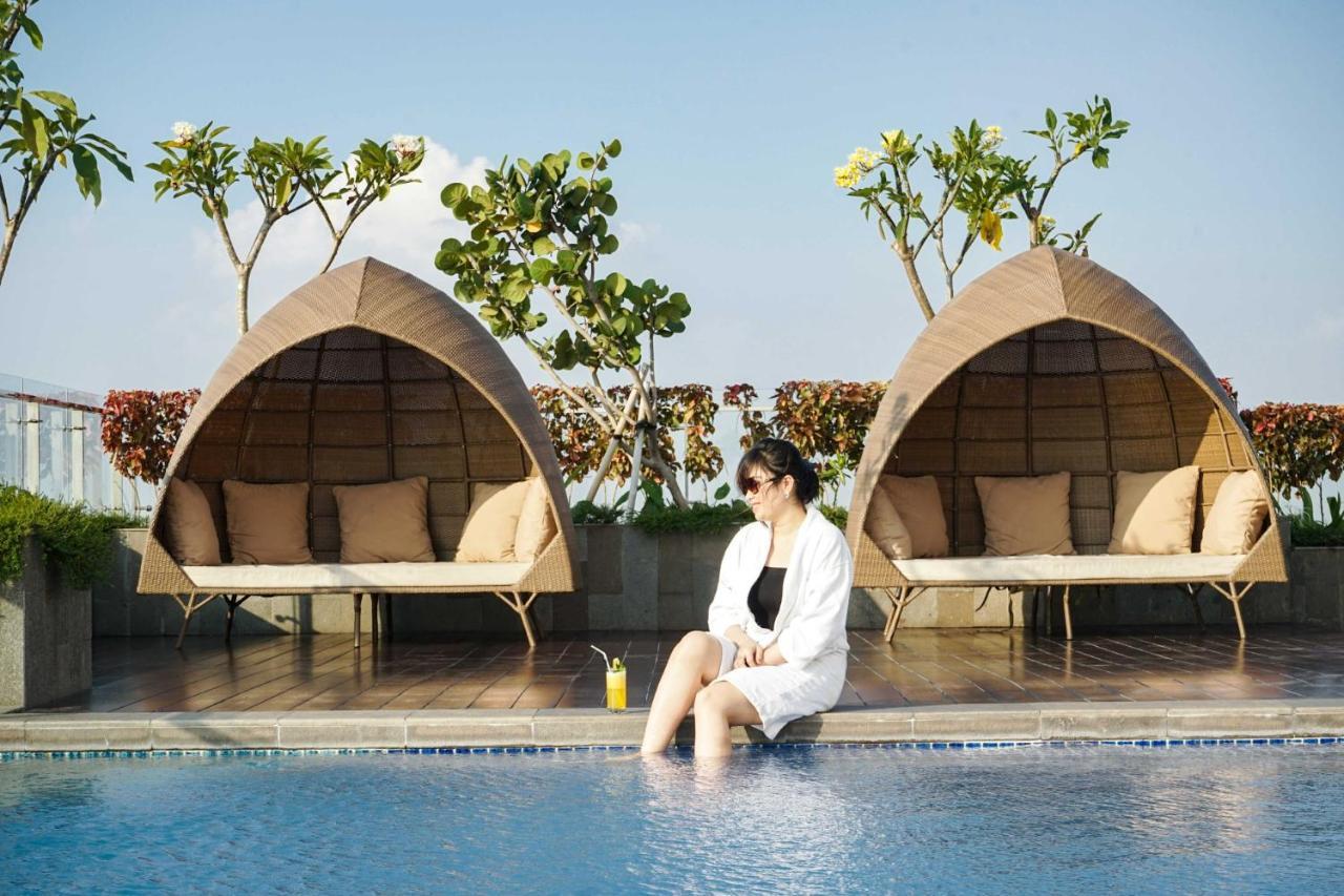 Louis Kienne Hotel Pemuda Semarang Exteriör bild