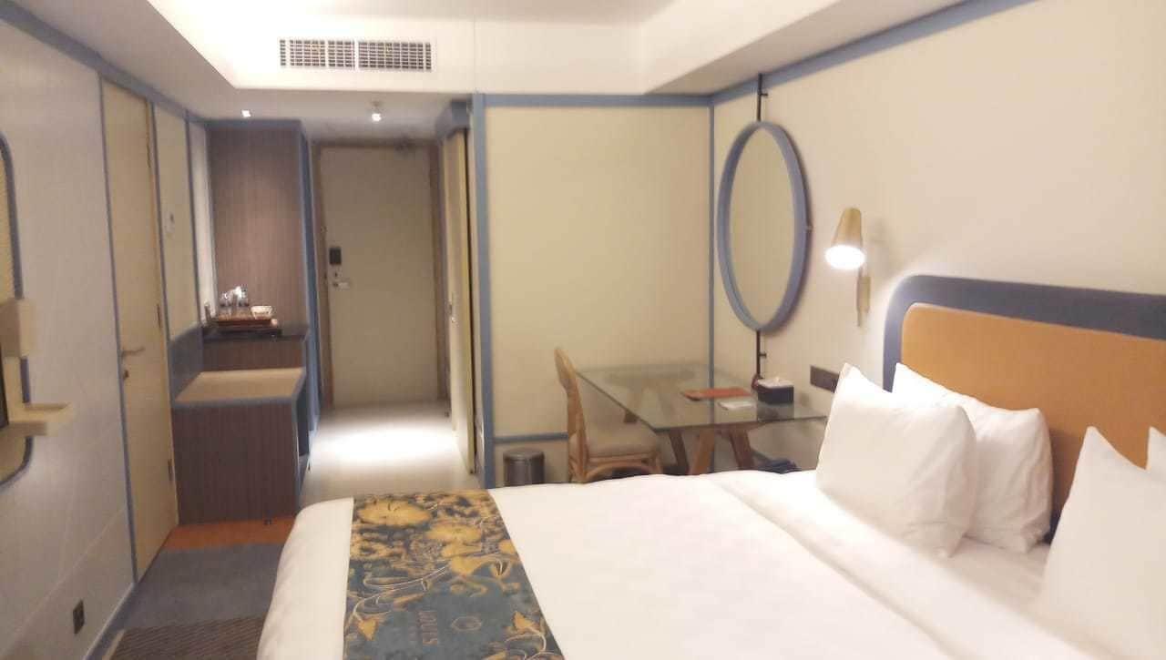 Louis Kienne Hotel Pemuda Semarang Exteriör bild