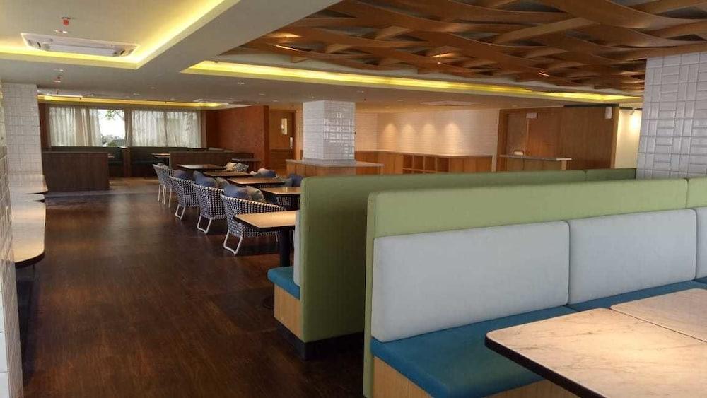 Louis Kienne Hotel Pemuda Semarang Exteriör bild