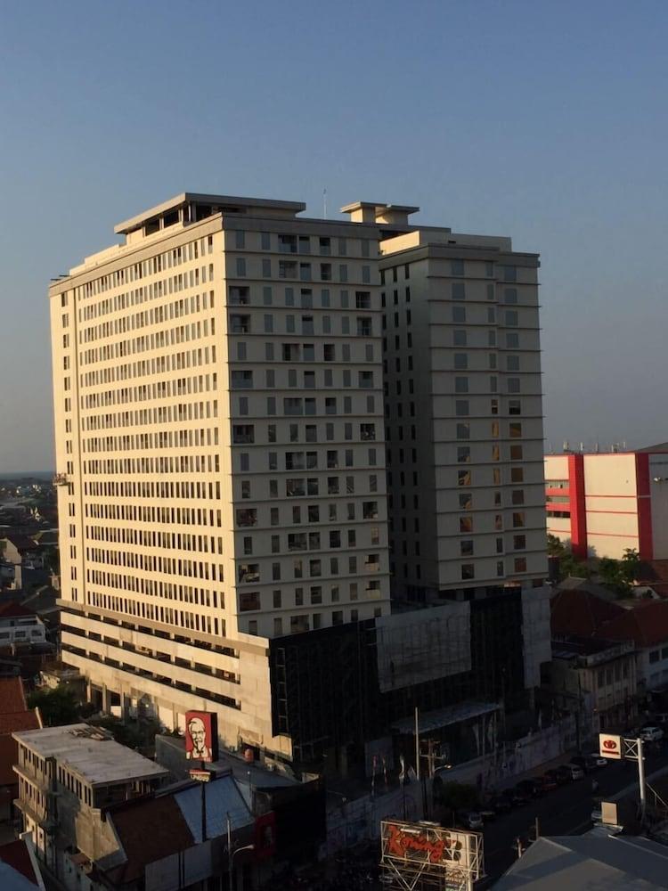 Louis Kienne Hotel Pemuda Semarang Exteriör bild
