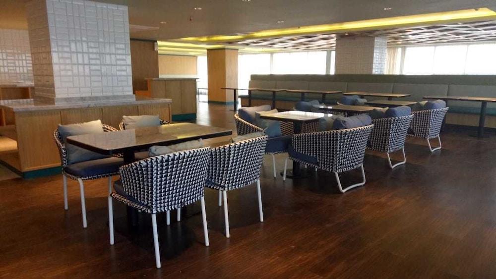Louis Kienne Hotel Pemuda Semarang Exteriör bild