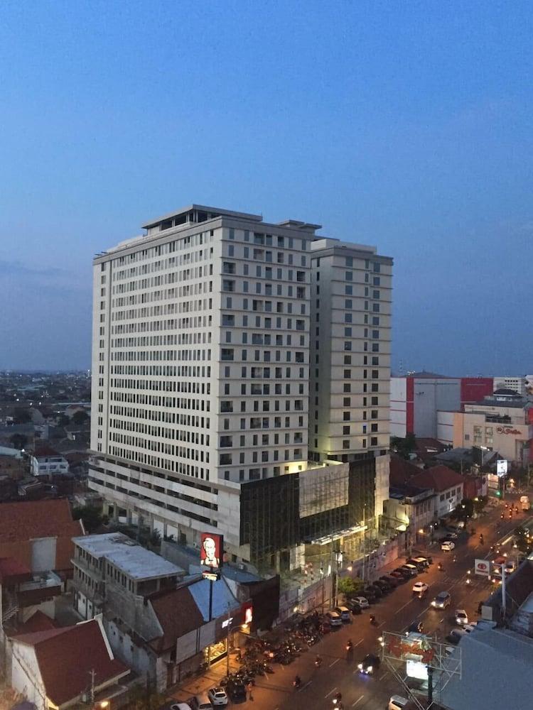 Louis Kienne Hotel Pemuda Semarang Exteriör bild