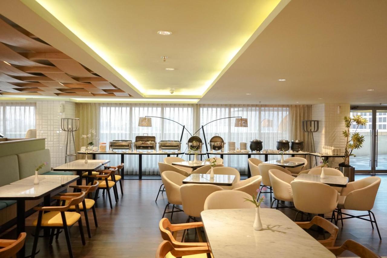 Louis Kienne Hotel Pemuda Semarang Exteriör bild