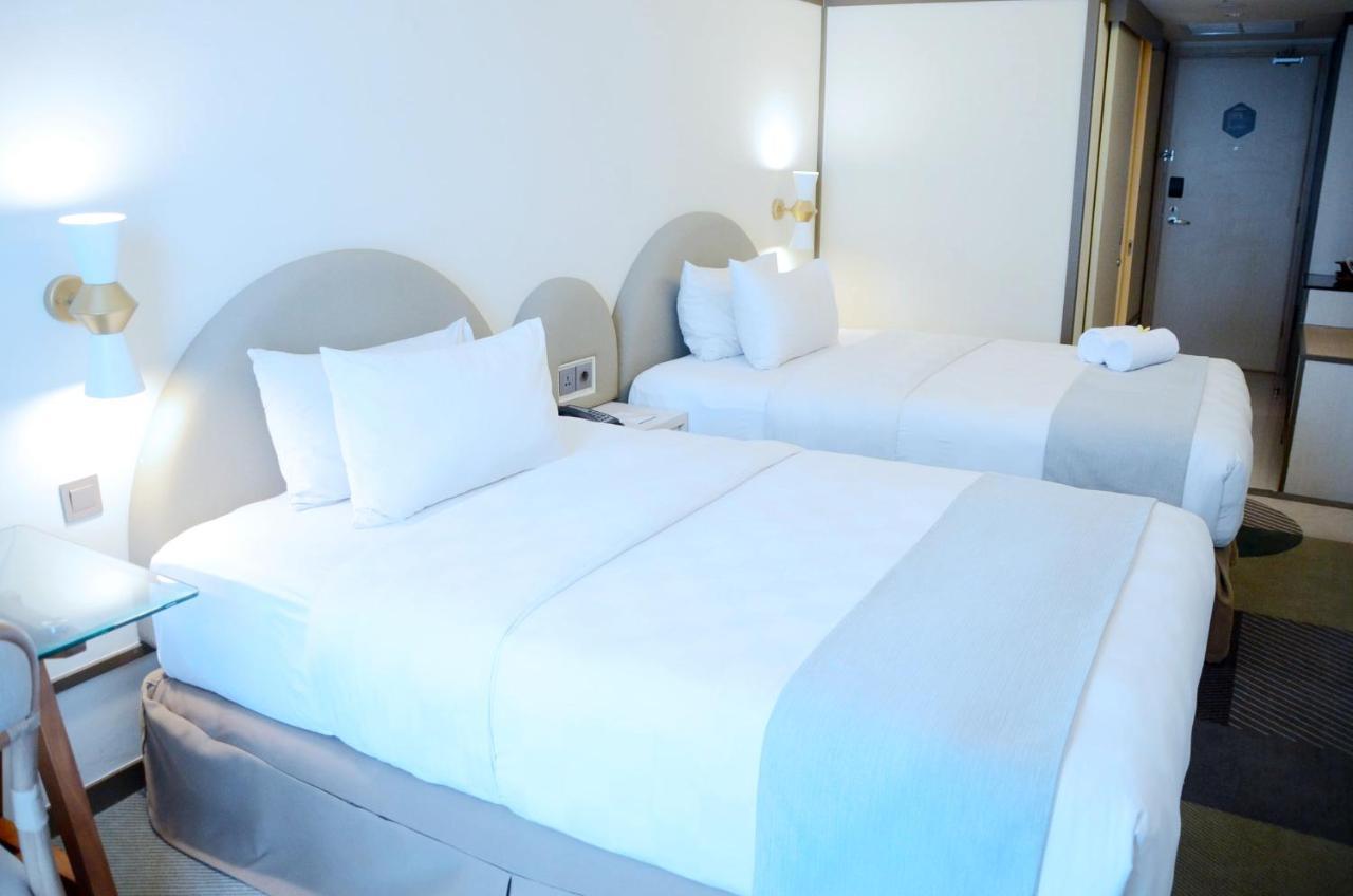 Louis Kienne Hotel Pemuda Semarang Exteriör bild
