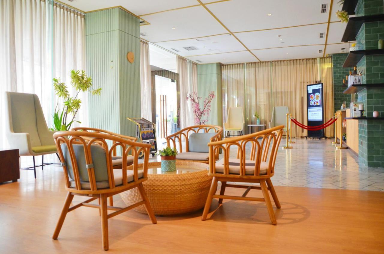 Louis Kienne Hotel Pemuda Semarang Exteriör bild
