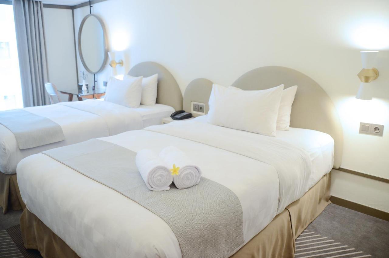 Louis Kienne Hotel Pemuda Semarang Exteriör bild