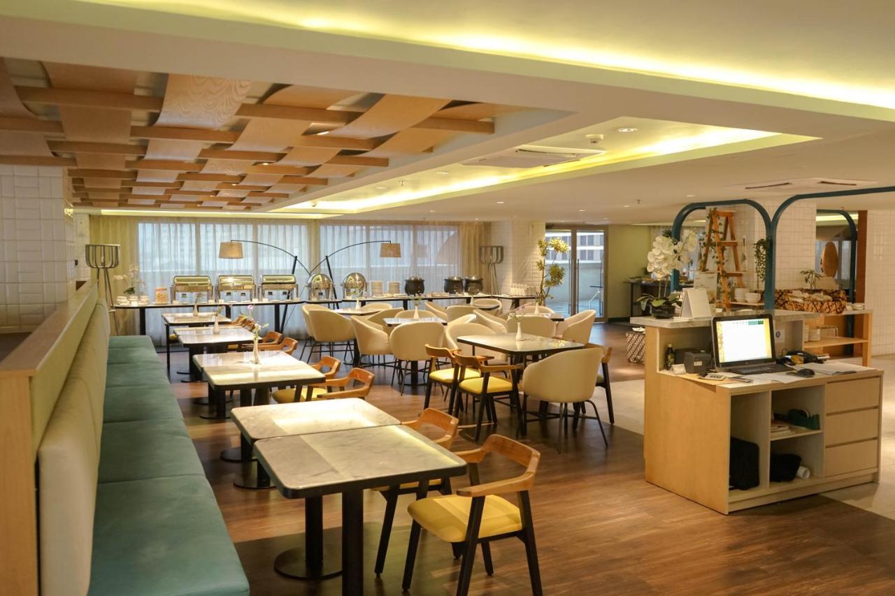 Louis Kienne Hotel Pemuda Semarang Exteriör bild