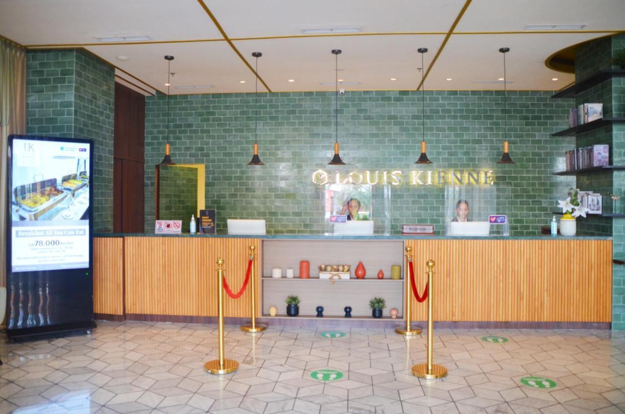 Louis Kienne Hotel Pemuda Semarang Exteriör bild