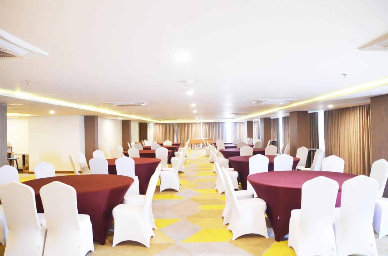 Louis Kienne Hotel Pemuda Semarang Exteriör bild