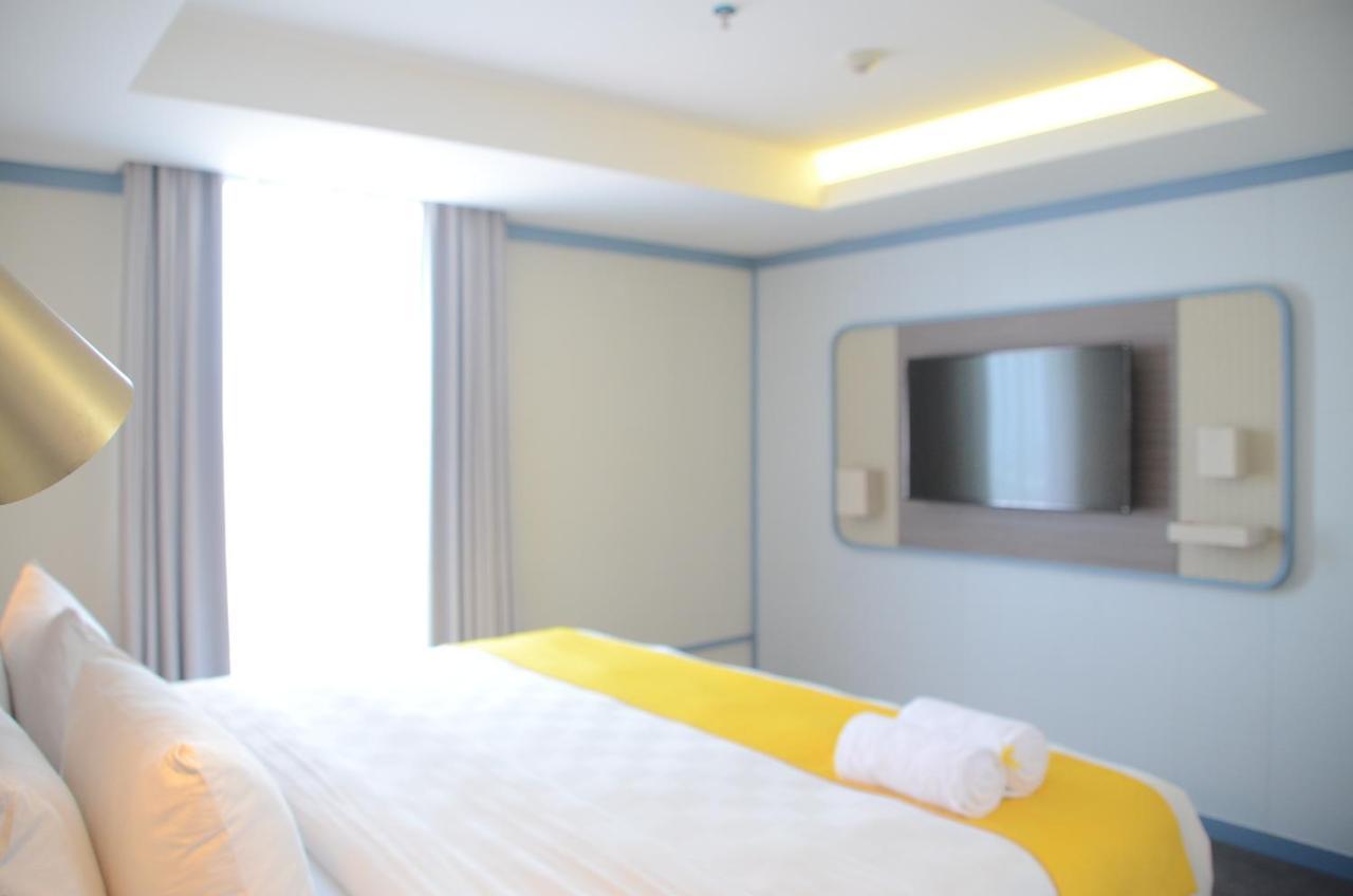 Louis Kienne Hotel Pemuda Semarang Exteriör bild