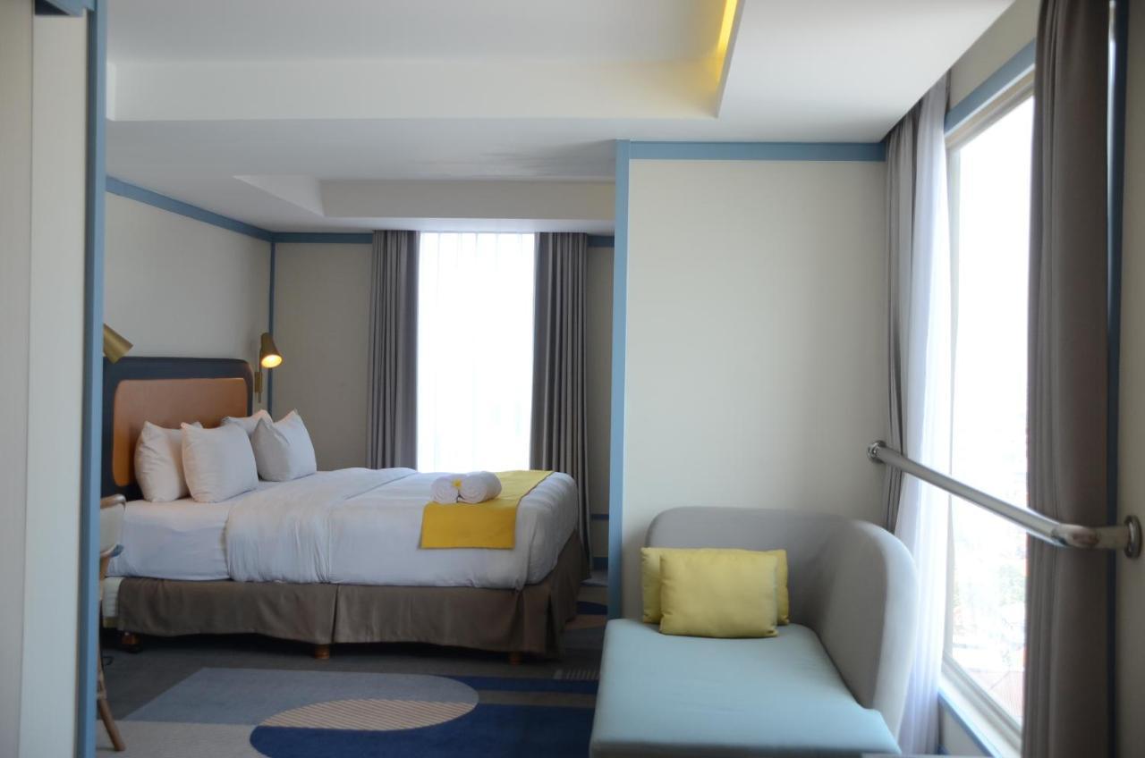 Louis Kienne Hotel Pemuda Semarang Exteriör bild