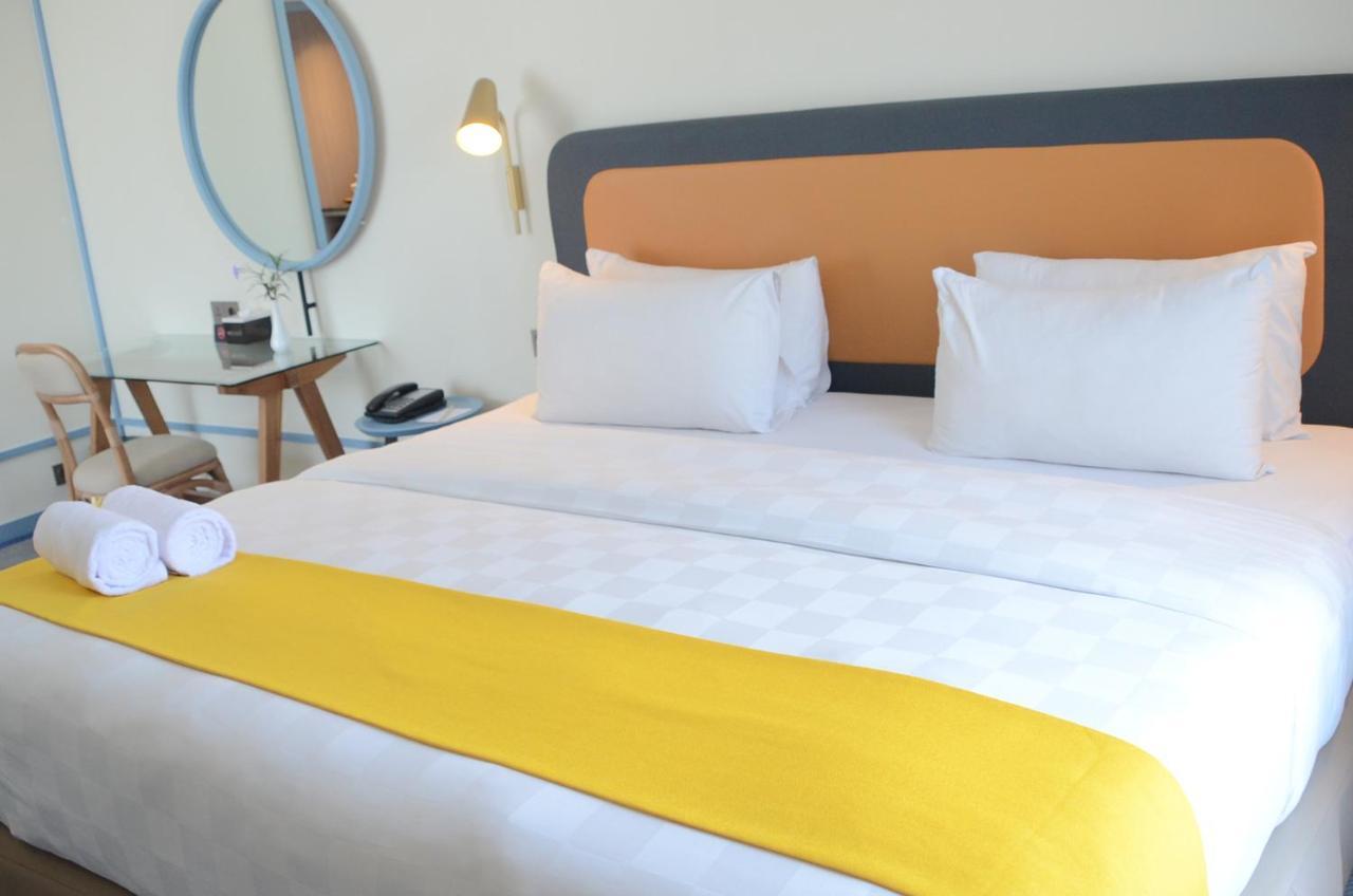 Louis Kienne Hotel Pemuda Semarang Exteriör bild