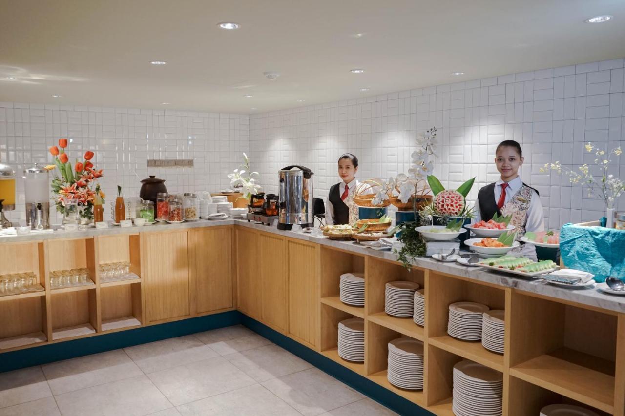 Louis Kienne Hotel Pemuda Semarang Exteriör bild