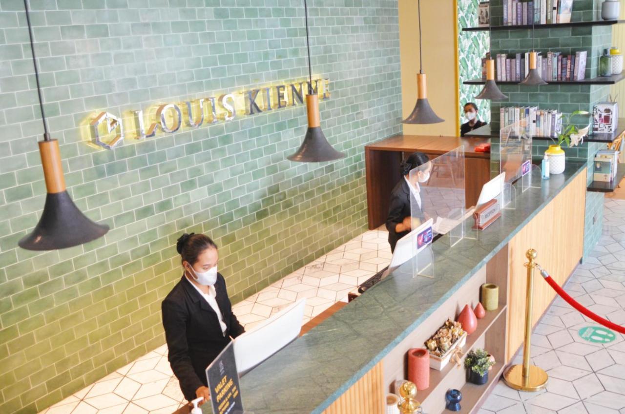 Louis Kienne Hotel Pemuda Semarang Exteriör bild