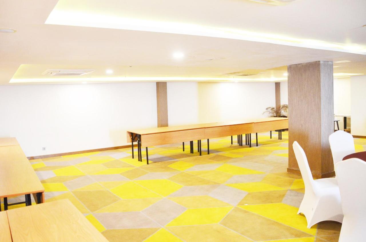Louis Kienne Hotel Pemuda Semarang Exteriör bild