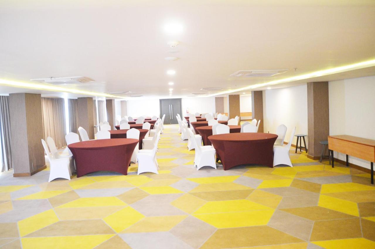 Louis Kienne Hotel Pemuda Semarang Exteriör bild