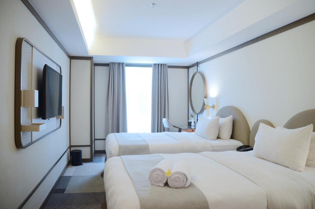 Louis Kienne Hotel Pemuda Semarang Exteriör bild