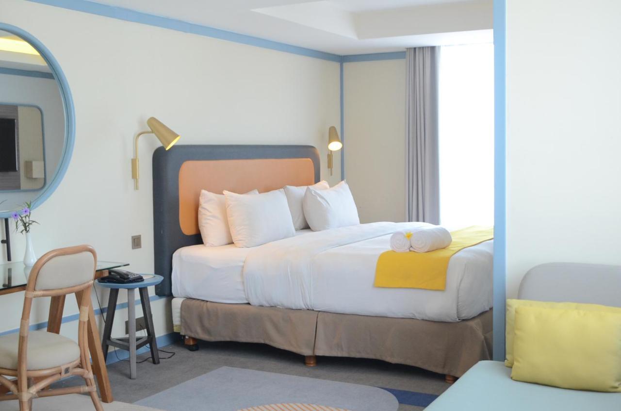 Louis Kienne Hotel Pemuda Semarang Exteriör bild